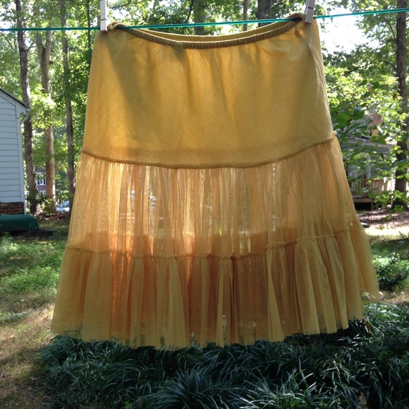 Eloise Dresses & Skirts - Cute flirty vintage tulle skirt butter yellow